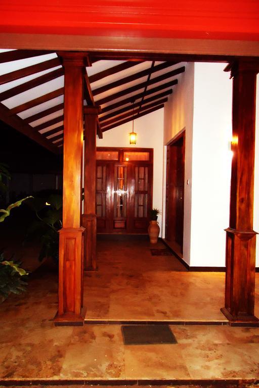 Hotel T&T Anuradhapura Exterior foto