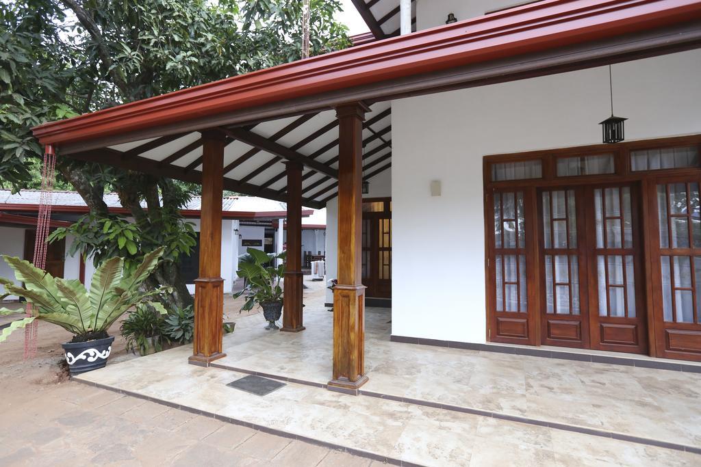 Hotel T&T Anuradhapura Exterior foto