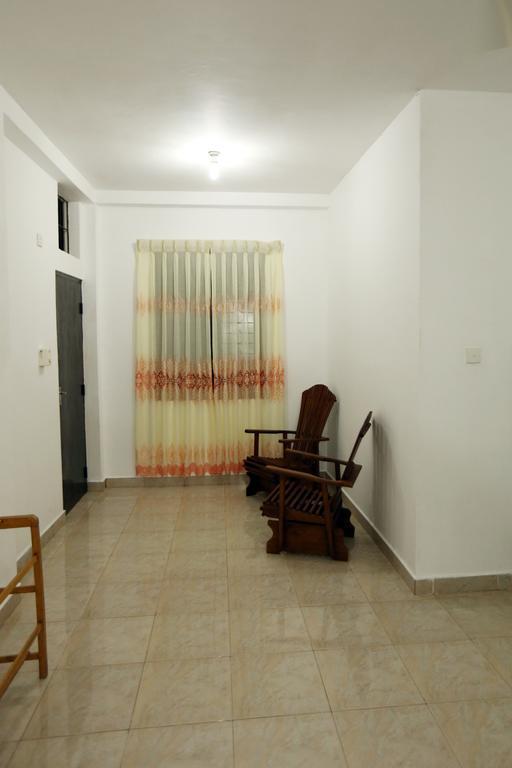 Hotel T&T Anuradhapura Zimmer foto