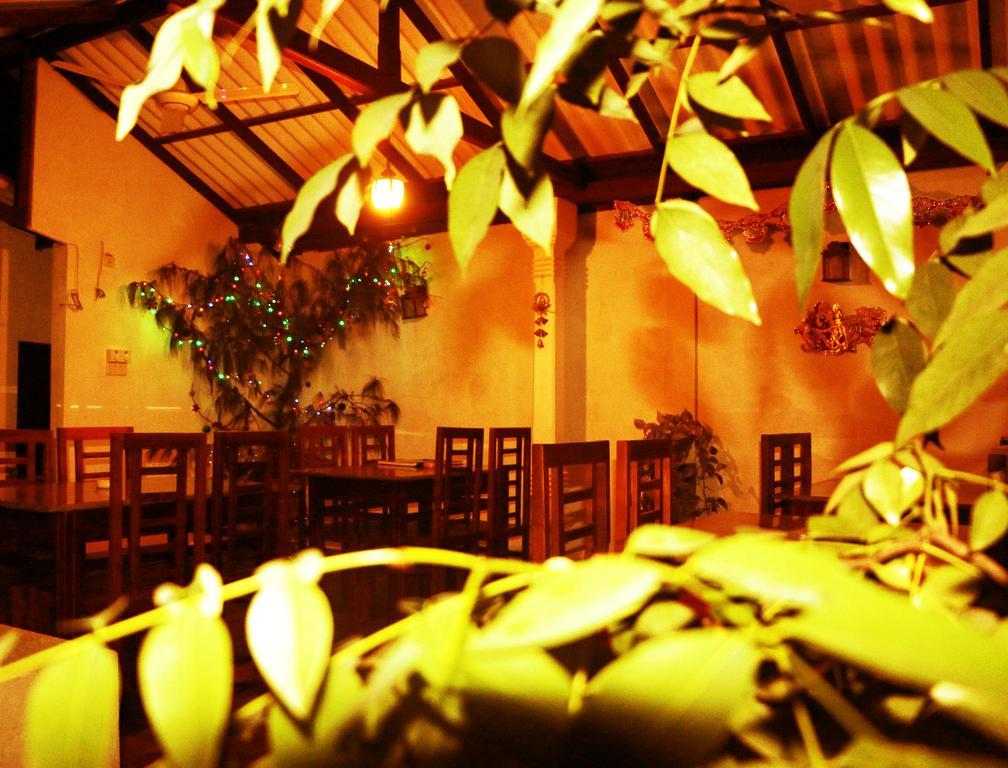 Hotel T&T Anuradhapura Exterior foto