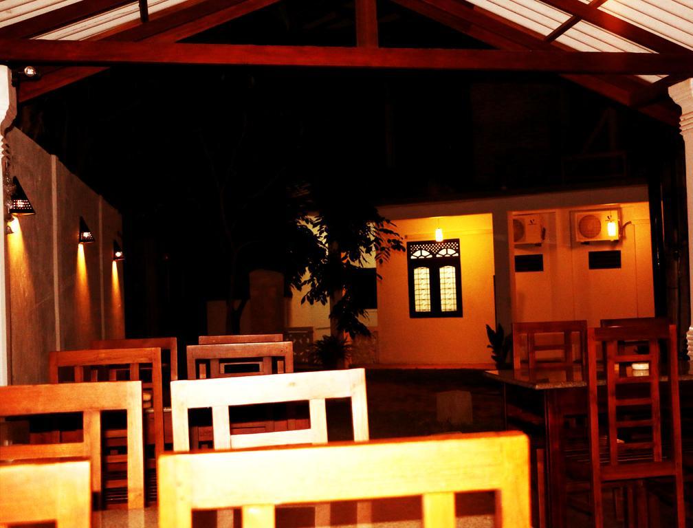 Hotel T&T Anuradhapura Exterior foto
