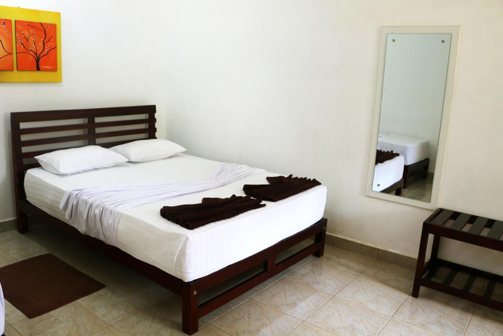 Hotel T&T Anuradhapura Exterior foto