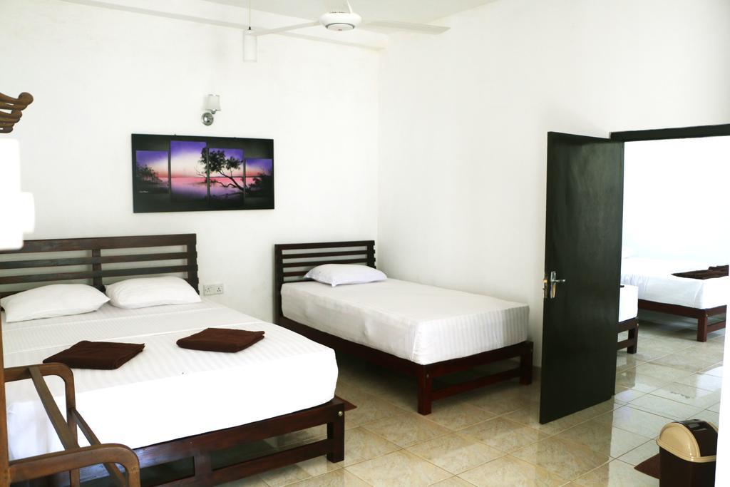 Hotel T&T Anuradhapura Exterior foto