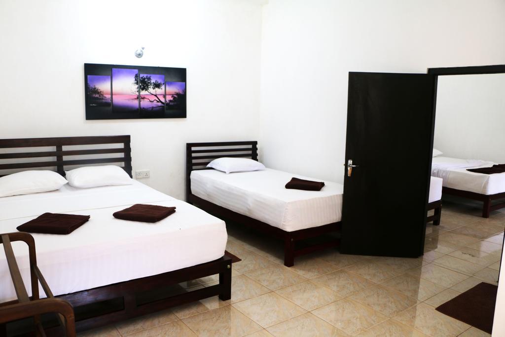 Hotel T&T Anuradhapura Exterior foto