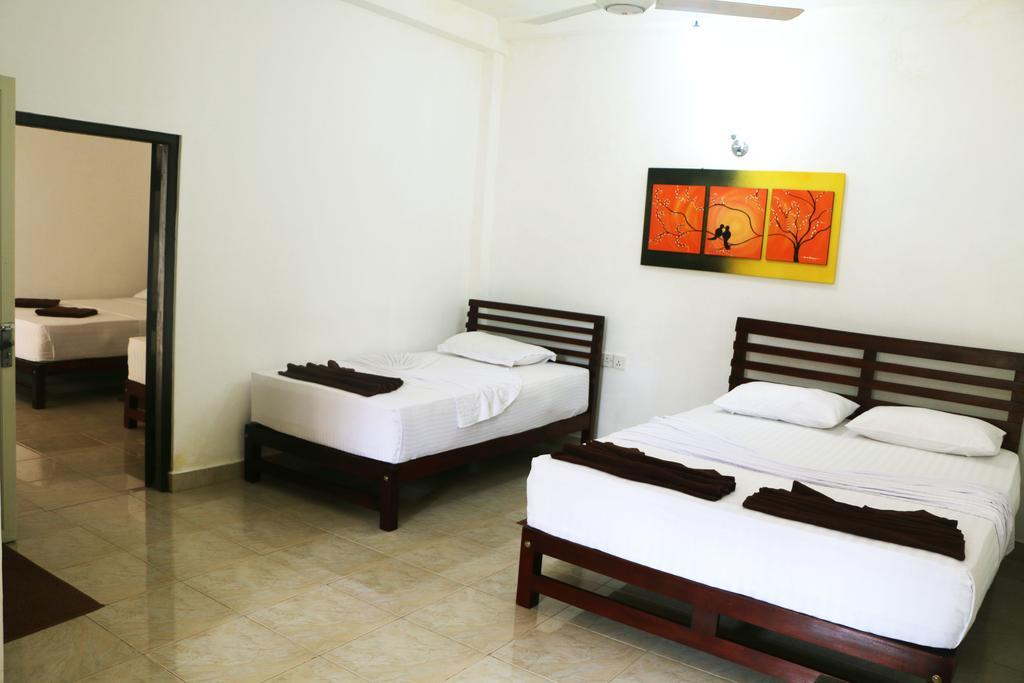 Hotel T&T Anuradhapura Exterior foto