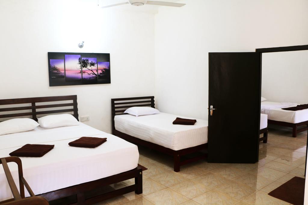 Hotel T&T Anuradhapura Exterior foto
