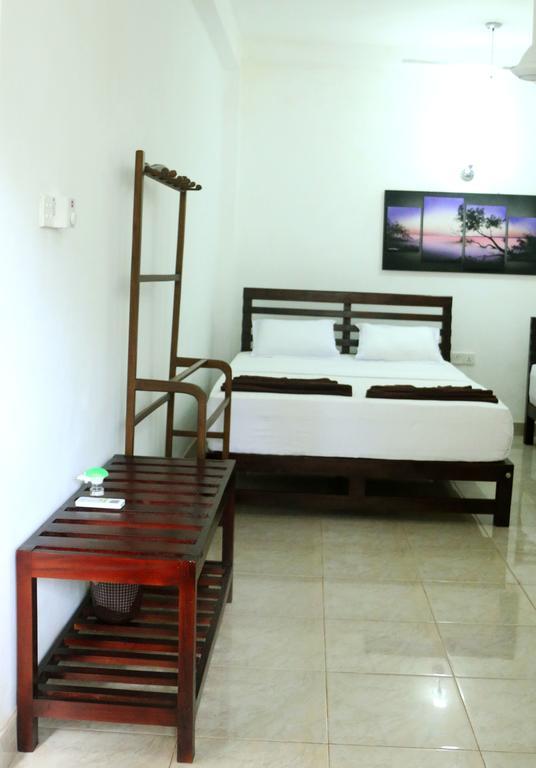 Hotel T&T Anuradhapura Exterior foto
