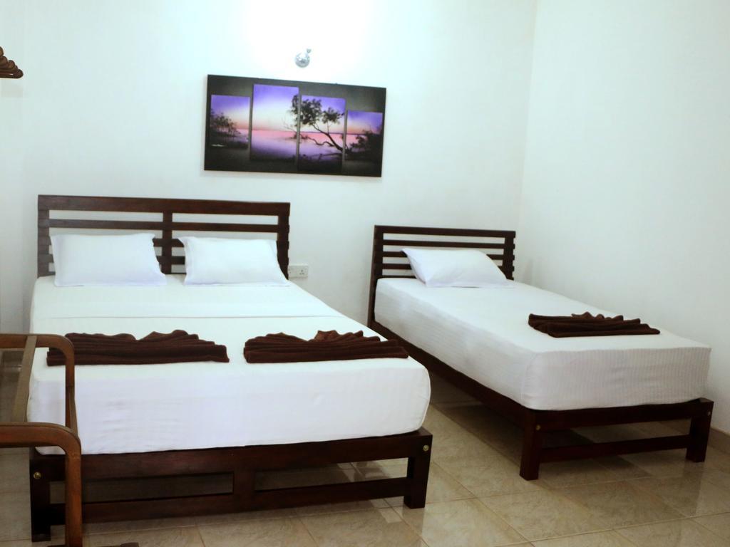 Hotel T&T Anuradhapura Exterior foto
