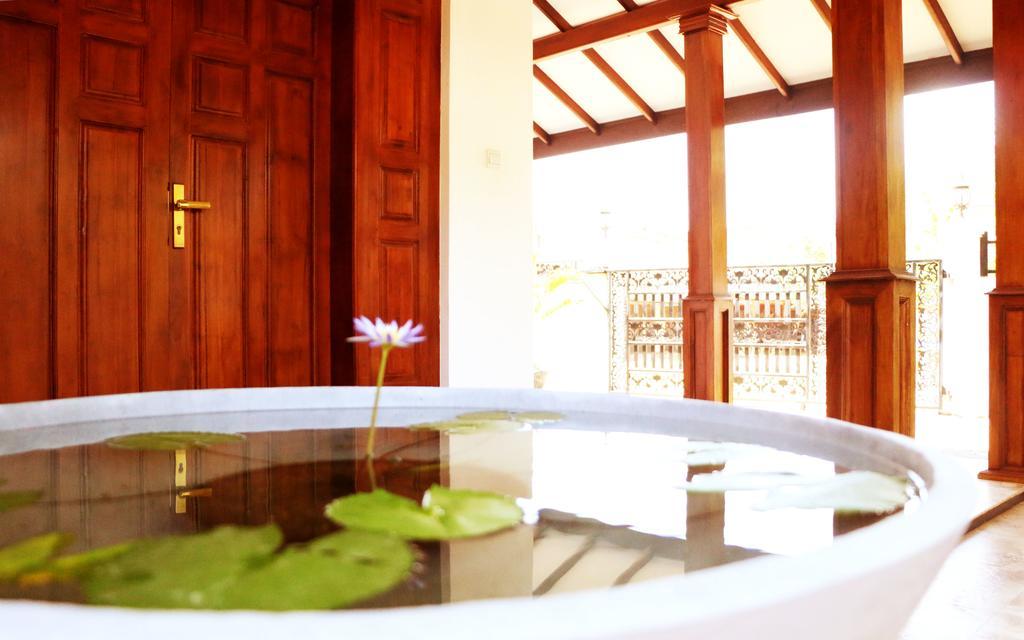Hotel T&T Anuradhapura Exterior foto
