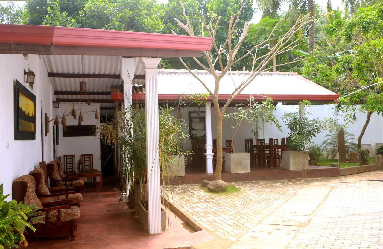 Hotel T&T Anuradhapura Exterior foto