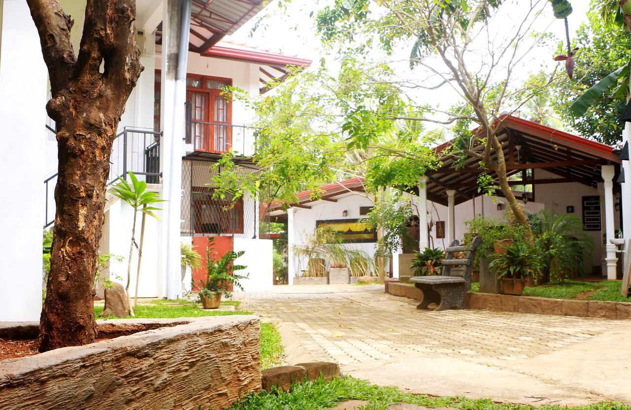Hotel T&T Anuradhapura Exterior foto