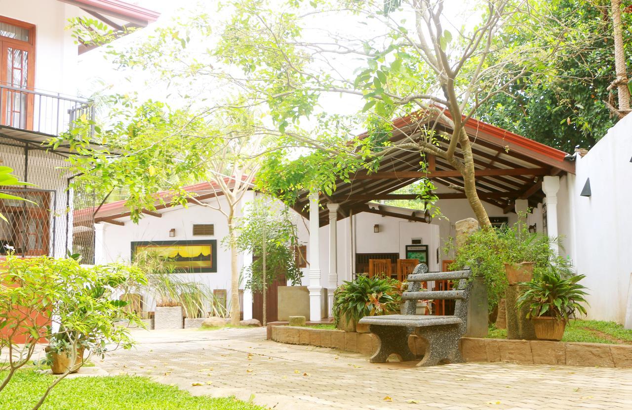 Hotel T&T Anuradhapura Exterior foto