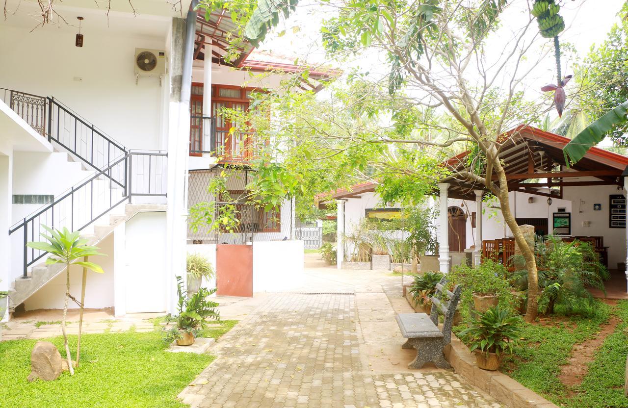 Hotel T&T Anuradhapura Exterior foto