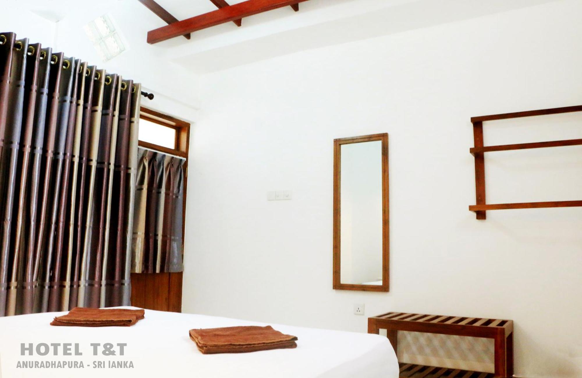 Hotel T&T Anuradhapura Exterior foto